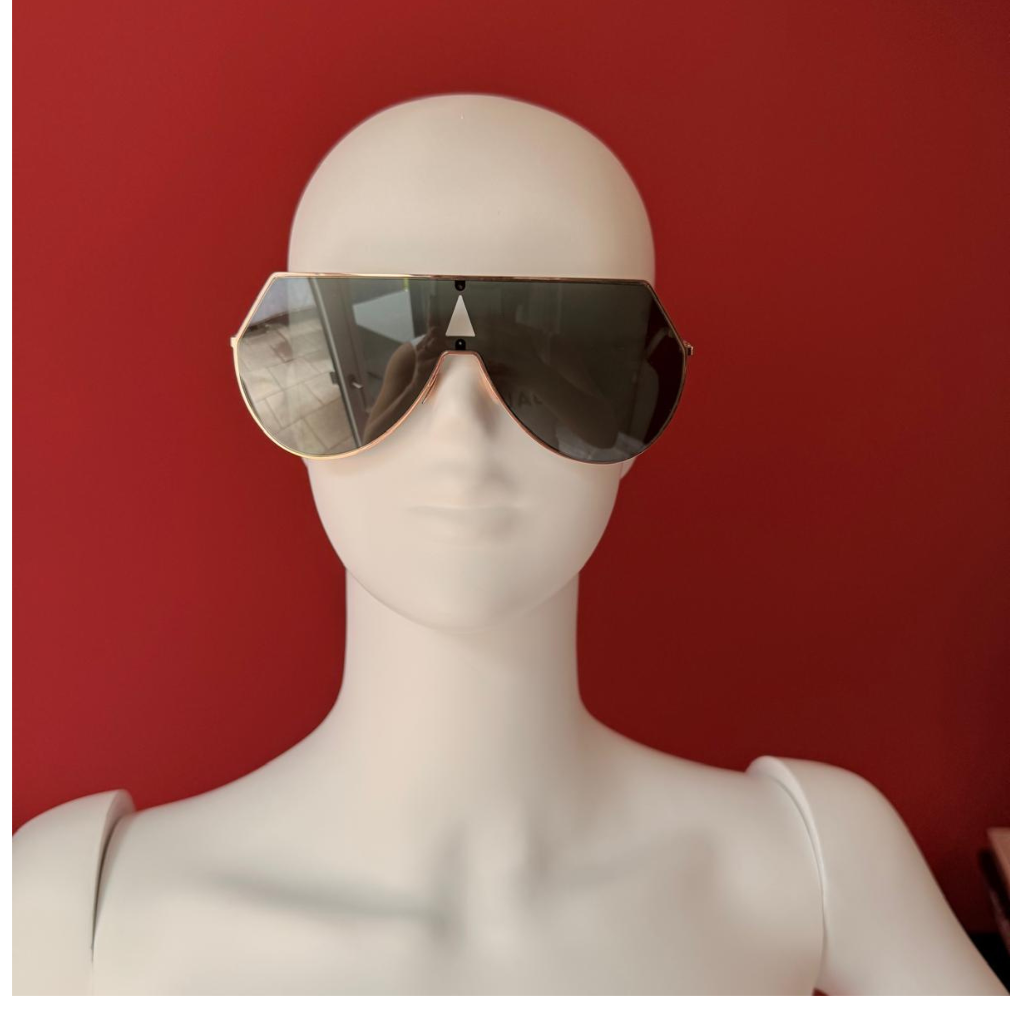 Fendi Eyeline Sonnenbrille im Aviator-Stil mit einem goldenen Rahmen