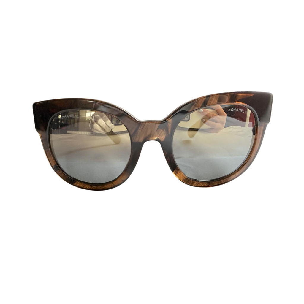 Chanel Sonnenbrille mit schwarzen CC Logo