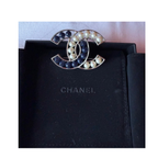CC Brosche, blau/weiss, limited Edition