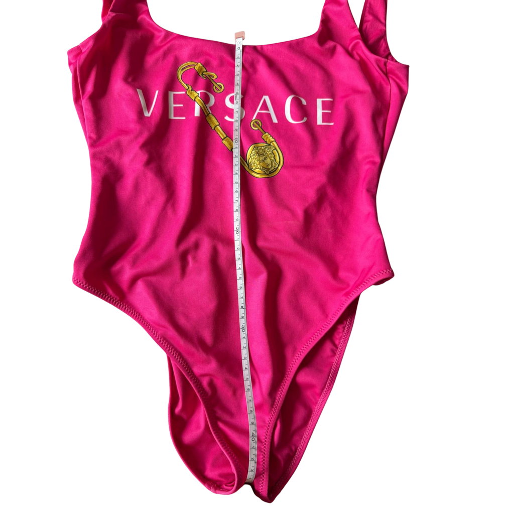 Versace, pink mit Stecknadel