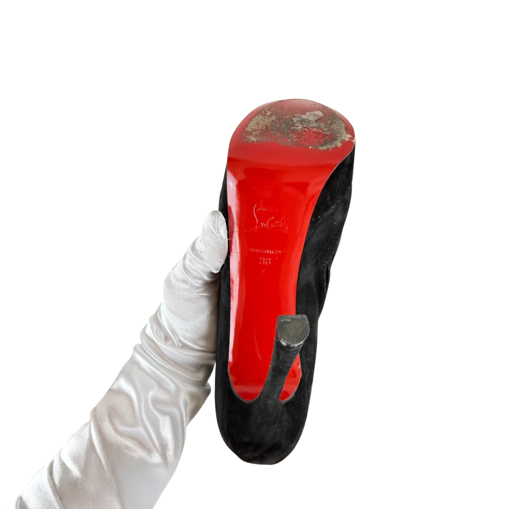 Louboutin Velour hoher Absatz, Gr. 38