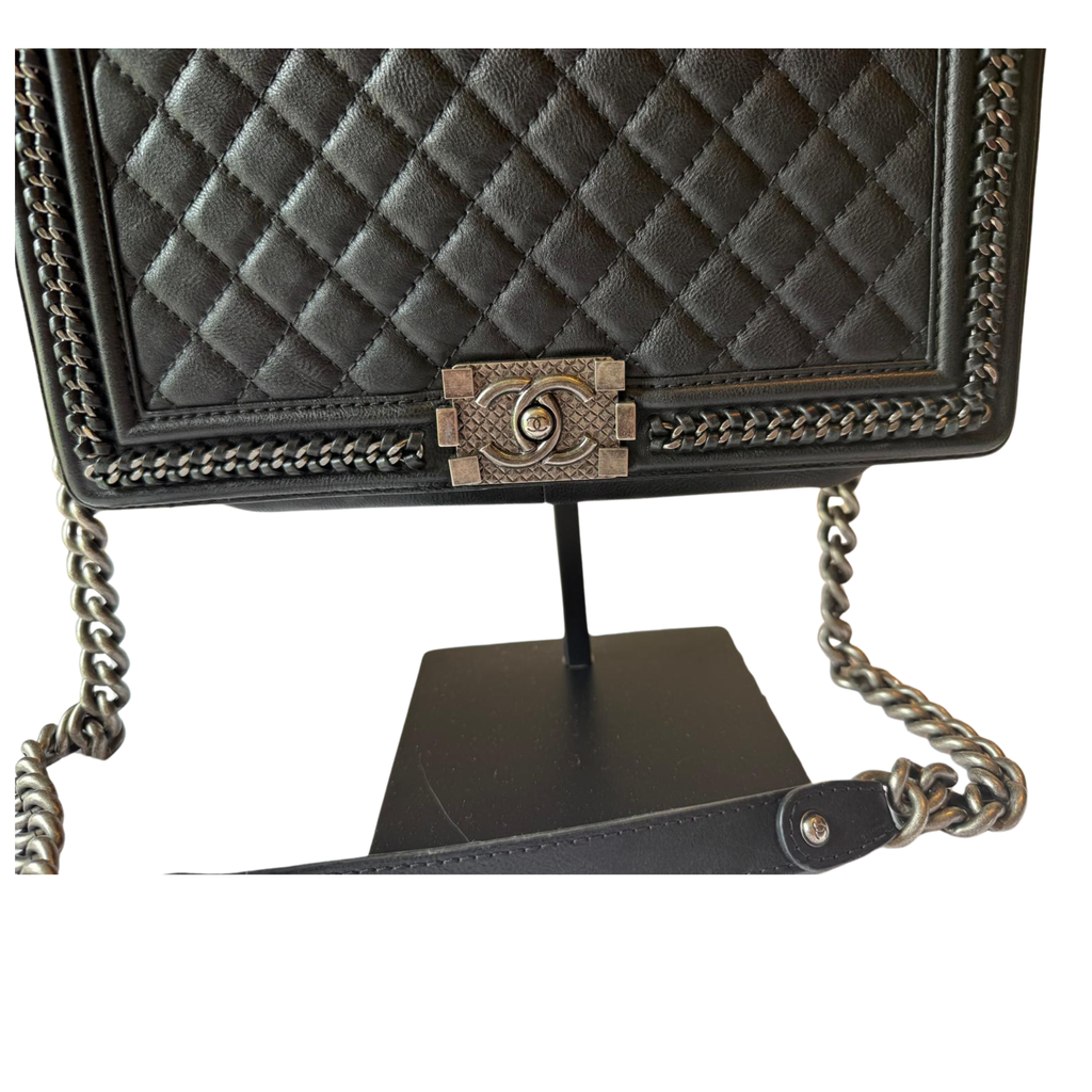 Chanel Boy Bag Large, Limited Edition mit Kettenrand