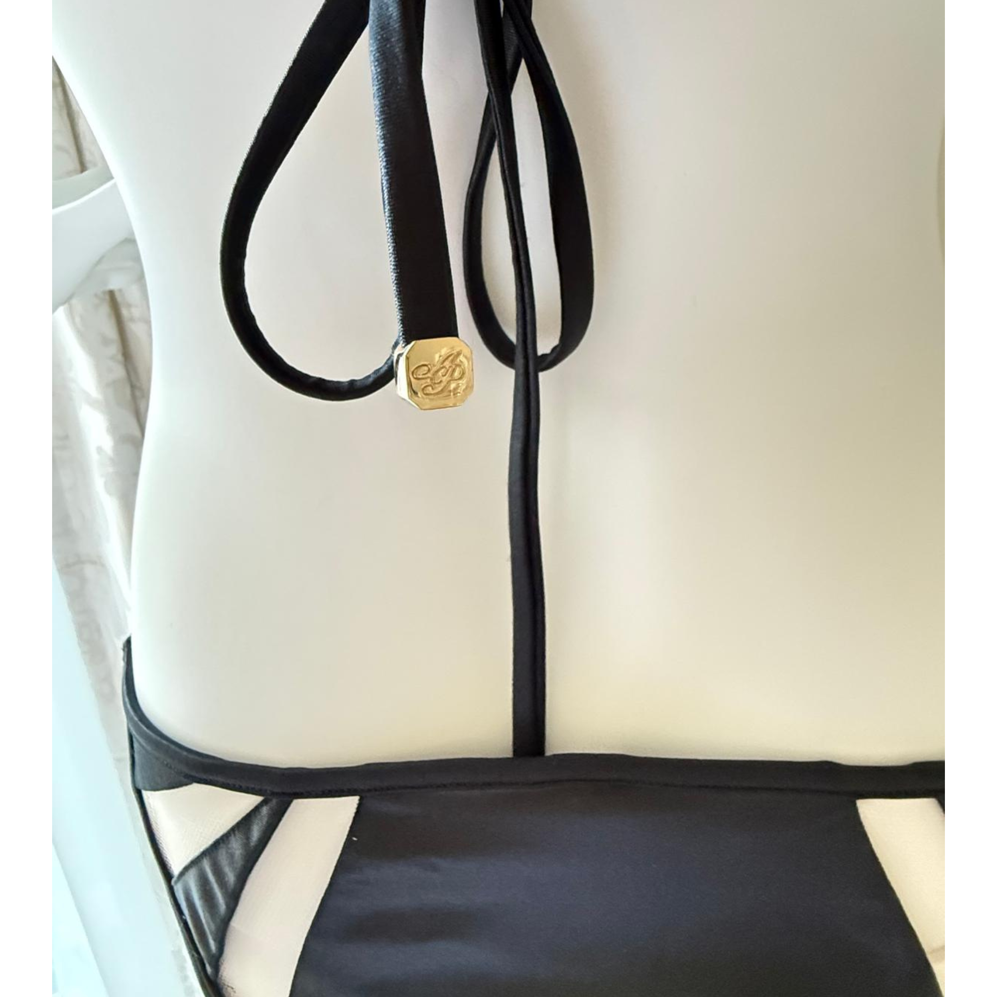 Agent Provocateur, schwarz glänzend