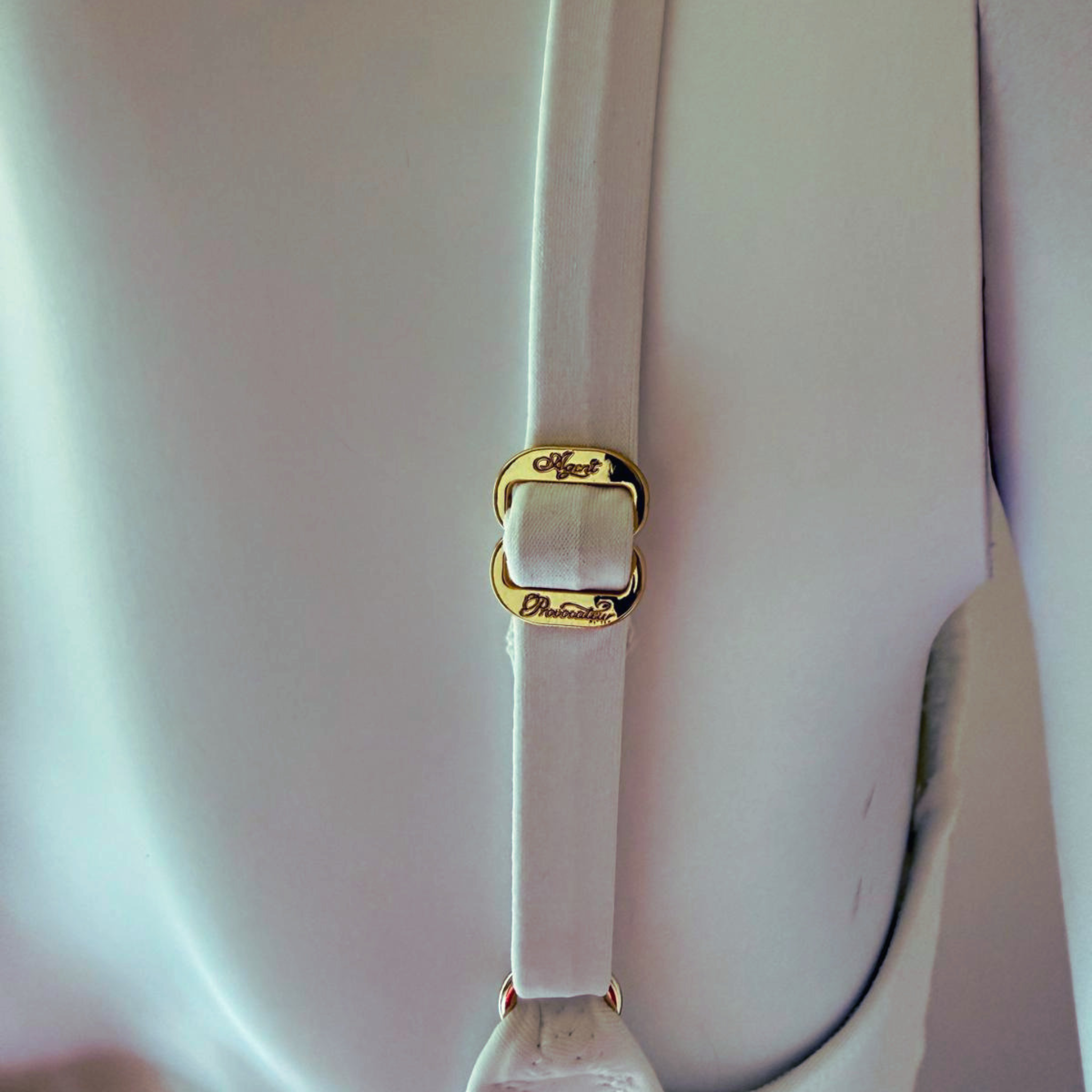 Agent Provocateur, weiss