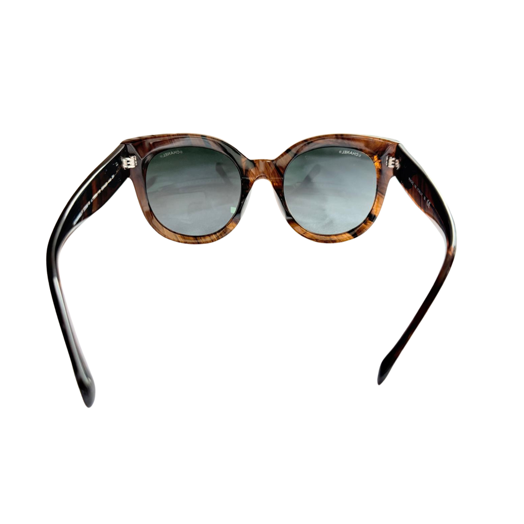 Chanel Sonnenbrille mit schwarzen CC Logo